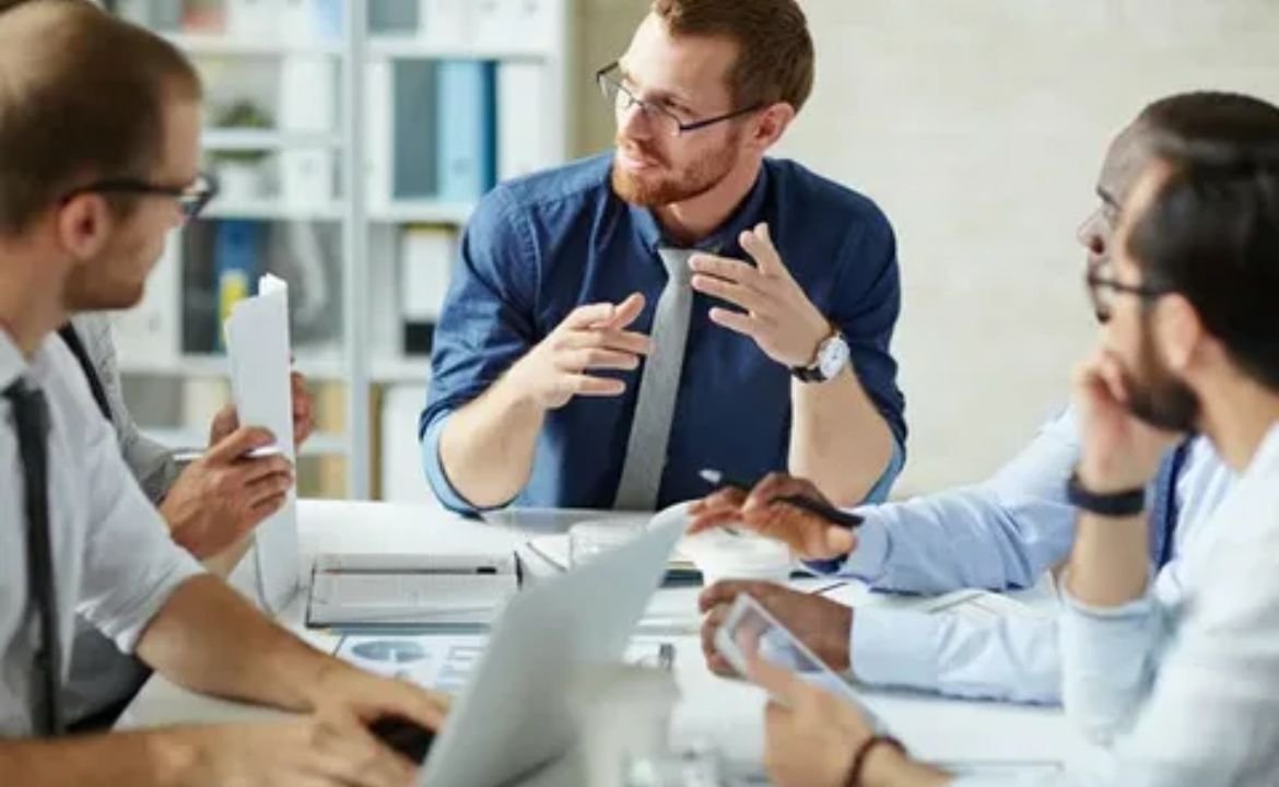Roarleveraging Business Infoguide by Riproar: A Strategic Business Approach